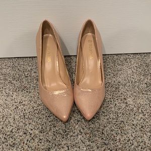 Closed Toe Women’s Sparkly Rose Gold, Size 10 Pumps